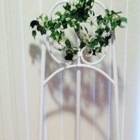 Easel
